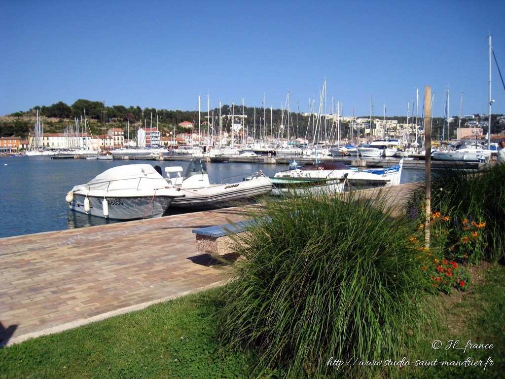 Saint Mandrier sur mer, promenade sur le port