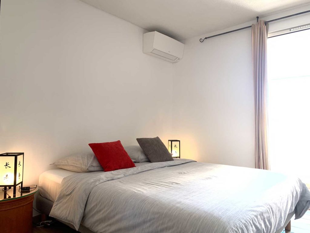Chambre climatisée de l'appartement de vacances Saint-Mandrier-sur-Mer dans le Var près de Toulon (lit 160cm)